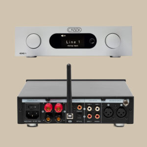 Fram- och baksida av 4040 A Amp - skinande skärm, smidiga vred, massor av portar, högtalaruttag och en centralantenn för trådlösa jams.