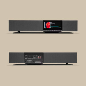 Framsidan och baksidan av Evo One - en underbar svart stereo med albumbilder, uppspelningsdetaljer, taktila reglage och alla rätt portar.