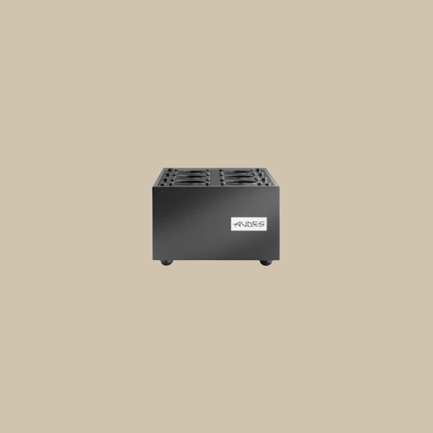 En elegant svart PS-6-grill - metall, rektangulär, redo att rocka - sticker ut mot en mjukt beige bakgrund.