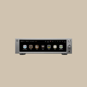 På framsidan ser du ljudreceivern RS201E, som har en digital display med musikappar och kontroller - redo att rocka loss på en beige bakgrund.
