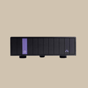 DSAS, en elegant svart enhet med rytmiska vertikala paneler och en lysande lila remsa, sticker ut mot en vanlig beige bakgrund.