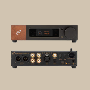 Framsida och baksida av Wandla HP: audiofilens dröm med skärm, ratt, XLR-, RCA-, koaxial-, optiska och USB-portar i beige.