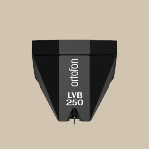 Phonokassetten 2M Black LVB 250 lyser upp med Ortofon-logotypen och "LVB 250" som lyser vitt mot en beige bakgrund.