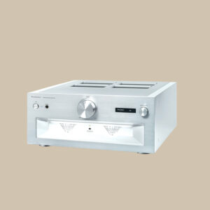 Den fantastiska silverfärgade Technics SU-R1000-förstärkaren, med sina glödande VU-mätare och eleganta reglage, är redo att leverera ren musikalisk lycka.
