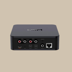 Wiim Pro är en elegant, kompakt svart streamer fullmatad med portar för RCA, optisk, koaxial och Ethernet - redo för dina låtar.