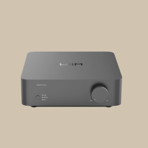 Wiim Vibelink Amp, i elegant svart, har en taktil volymratt, glödande lampor och enkla ingångsetiketter - musikglädje väntar.
