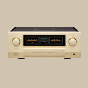 Den vackra beigefärgade stereoförstärkaren Accuphase E700 utmärker sig med sina tilltalande, taktila stora vred, smidiga analoga mätare som är perfekta för att se hur musiken kommer till liv, samt en skarp digital display på frontpanelen. Den är smakfullt märkt med ”Class A” och ”E-700” – ett verkligt blickfång i varje audiofilens anläggning.